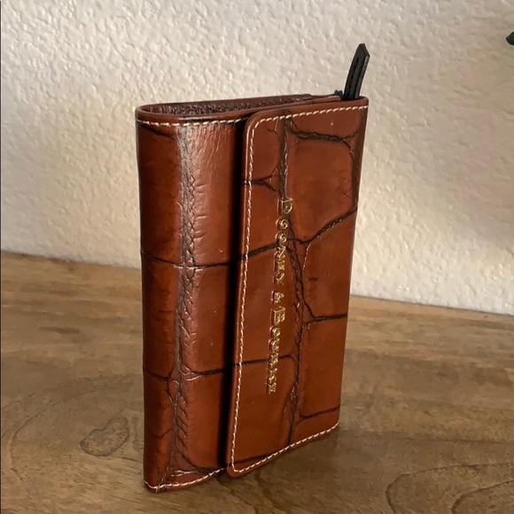 π Dooney & Bourke Wallet - Picture 4 of 16
